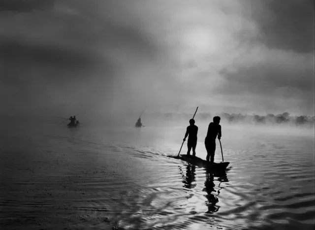 Sebastiao Salgado Autogramm auf Foto Fishermen Amazonia