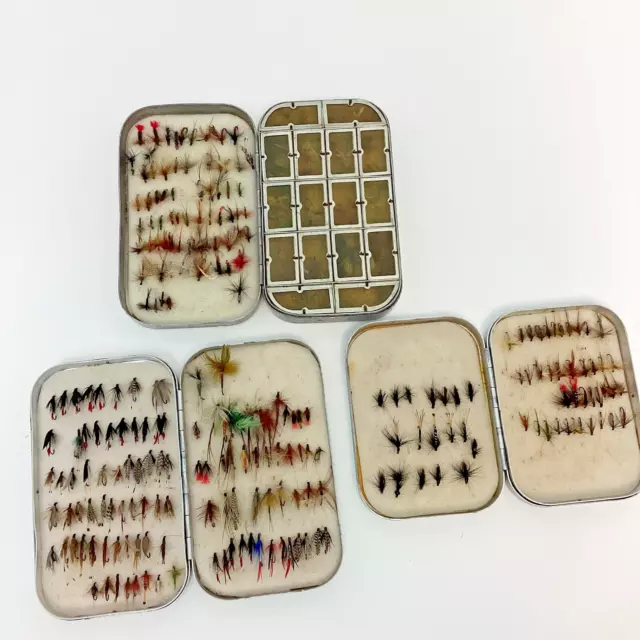 https://www.picclickimg.com/MKAAAOSwnO5l~aOf/Large-Collection-Of-Fly-Fishing-Flies-in-Vintage.webp