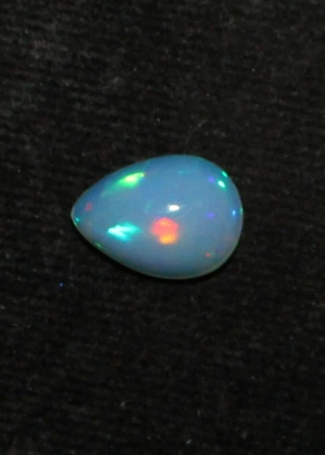 Opal cabochon Naturel Éthiopien Opal Gemstone 2.85 Carats Welo Pear Opal Pierre