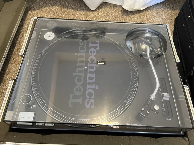 Technics Quarts Direct Drive Turntable SL-1210MK5 W/Flight Case Complete PICK UP