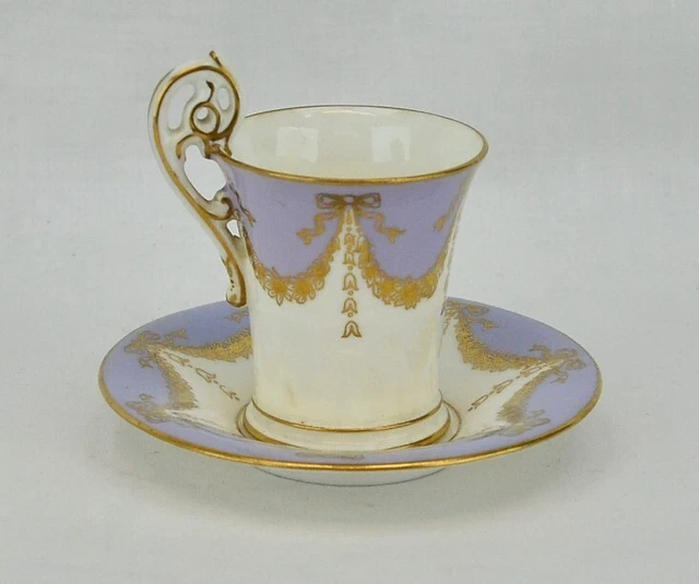 Coalport Bone China Kaffeetasse und Untertasse - lila und weiß - Muster Nr. 3894