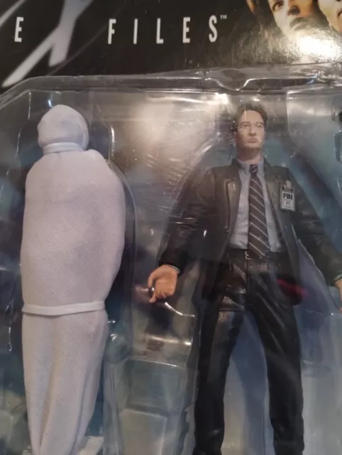 1998 McFarlane Toys - X-Files - Agent Fox Mulder - Series 1 - Package Damage 2