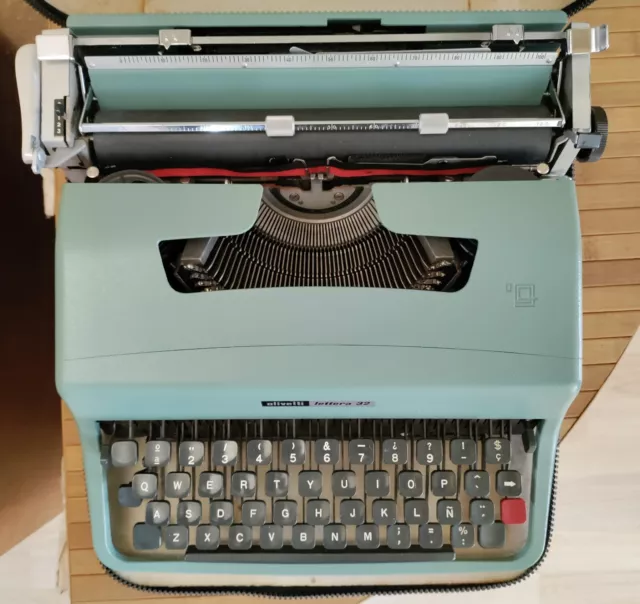 Máquina de escribir Olivetti Lettera 32