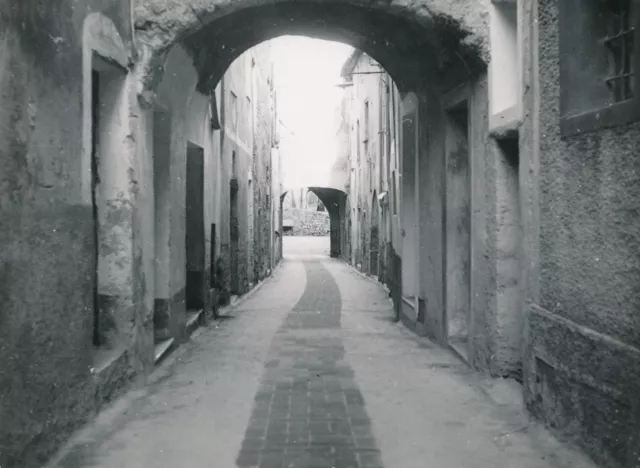 PEILLÉ c. 1950 - Rue du Village avec Passages Voutés   Alpes-Maritimes DIV 5040