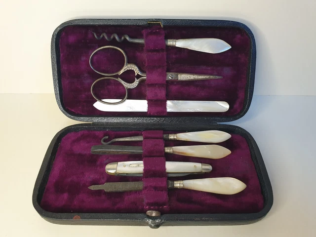 Ancien nécessaire coffret  de voyage. Nacre. Époque 19ème siècle