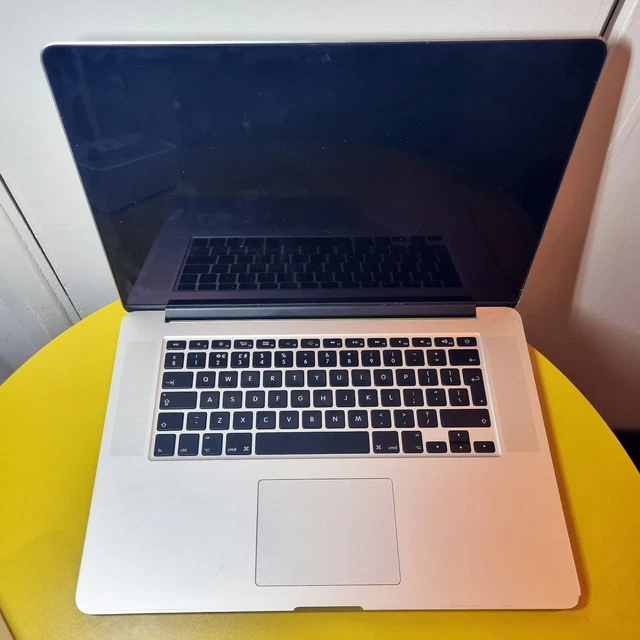 Apple MacBook Pro A1398 15" Retina Core i7 2.3GHz 8GB RAM 256GB SSD *