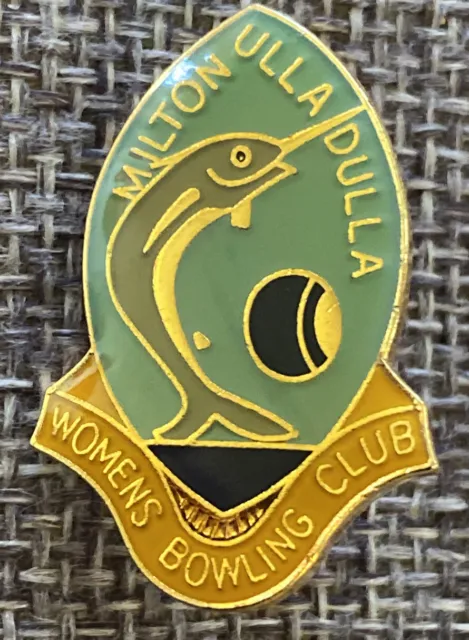 Milton Ulladulla Women's Bowling Club Gold Tone Enamel Badge Vintage Collectable