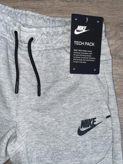 Boys Nike Tech Fleece Grey Joggers 6-7 Years Brand New With Tags 3