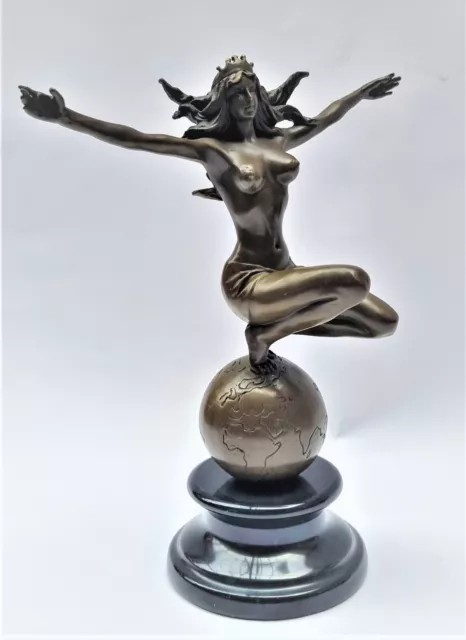 Bronzeskulptur Frau auf Weltkugel  Antik-Stil Bronze Massiv