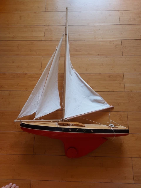 Voiliers de bassin & Pond yachts: Voilier anglais blanc et bleu