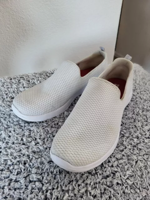 Skechers Womens GoGa Max Go Walk Shoes Sneakers sz 9 White Slip On 15600W VGC