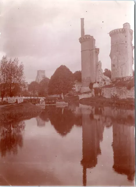 France, Mehun sur Yèvre, ruines du château de Charles VII Vintage print, Tirag