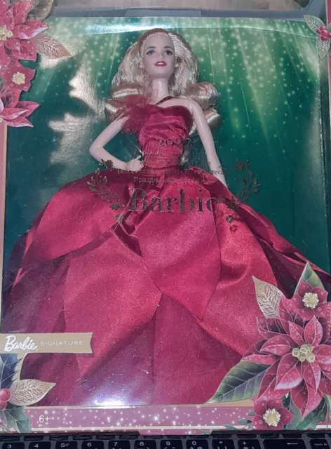 Barbie Signature Joyeux Noël 2023, Poupée Collector Spéciale Fêtes Avec  Robe De Soirée Dorée, Cheveux Blonds Et Emballage De Présentation, À  Collectionner, Jouet pour Enfant de 3 ans et Plus, HJX08 