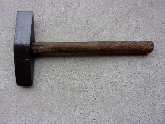 n° 5 old tool OUTIL ANCIEN De tailleur de pierre Marteau Taillant