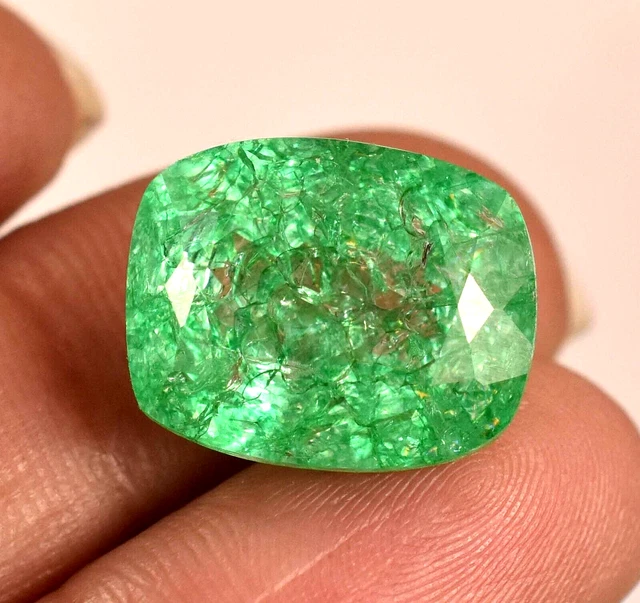 Émeraude Verte Naturelle 18,07 Carats - Taille Poire, Certifiée GIL - Provenance Colombie