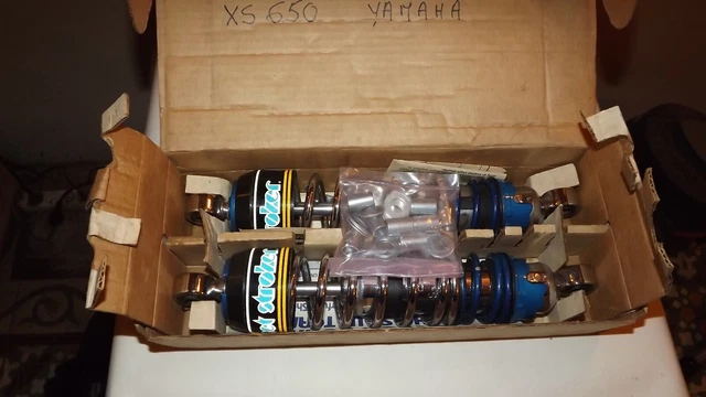 Paire amortisseurs SW street stroker entraxe 320. YAMAHA SR500 XS500 XS650.. NOS
