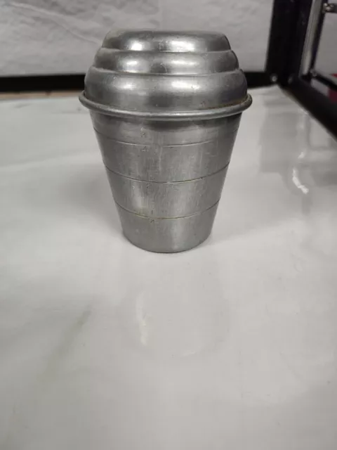 https://www.picclickimg.com/MMsAAOSwOd1kQF-u/Vintage-Mirro-Shaker-2623M-Aluminum-1-Cup-Measuring-Cup.webp