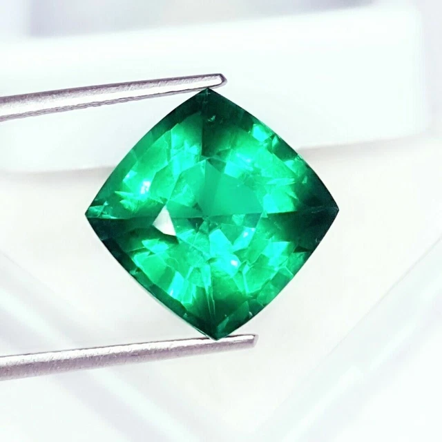 Très beau grenat vert du Brésil de 11,12 carats avec certificat .