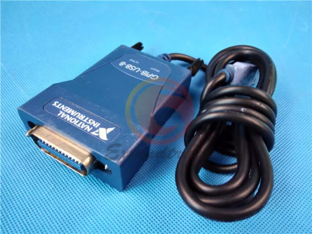 Un adattatore di interfaccia GPIB-USB-B usato controllo