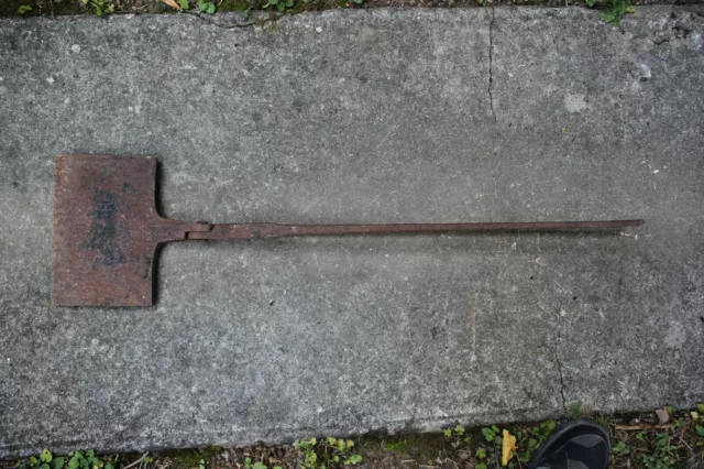 Ancien gaufrier en fonte et fer forgé pour cheminée.
