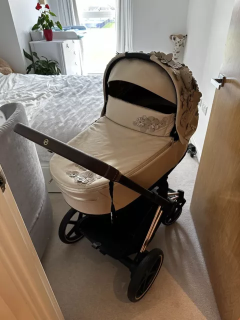 Cybex priam LUX carrycot  2022 Nude Beige . New version