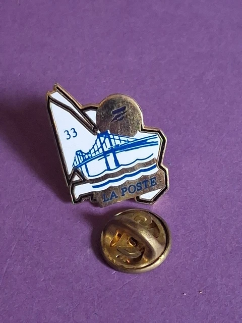 France Telecom - 1021 Pin's Pins / beau et rare / LA POSTE ET FRANCE TELECOM / POIGNEE DE MAINS