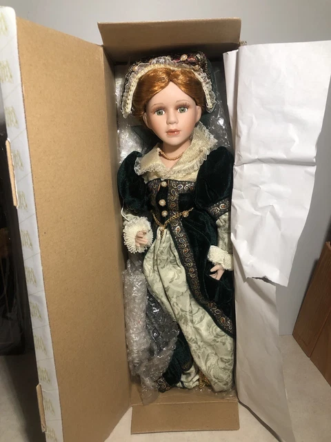 Bella Porcelain Doll #12405 Heritage Signature Collection Red Hair Green Dress
