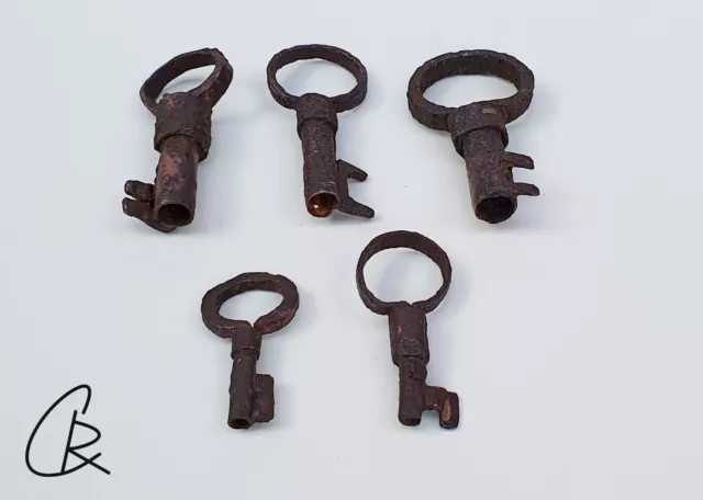 Sammlung von 5 antiken Schlüsseln, seltener Eisenschlüssel, 18.-19. Jahrhundert.