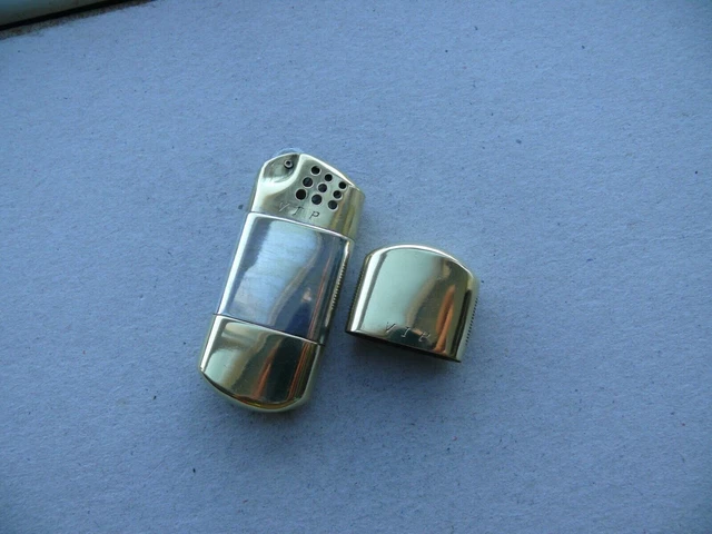 vieux briquet à essence. Laiton
