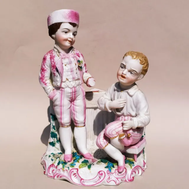Figurine en porcelaine allemande couple d'enfants (à restaurer) peu être Meissen