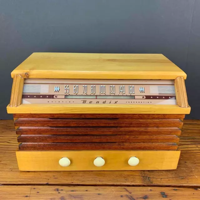 1940’s Art Deco BENDIX Aviation Corp. Wood Tube Radio Model #301 (Not Working) 1940’s Art Deco BENDIX Aviation Corp. Wood Tube Radio Model #301 (Not Working)
