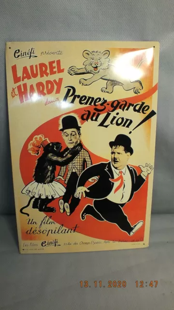 affiche cinéma, en tôle du film prenez garde au lion, avec Laurel & Hardy.