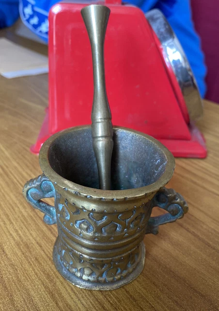 Mortier en laiton bruni de cuisine avec Pilon modèle lisse