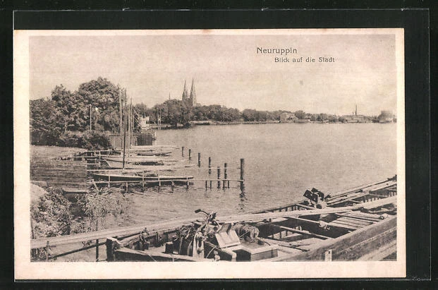 AK Neuruppin, Blick auf die Stadt vom Schiffsanlegeplatz