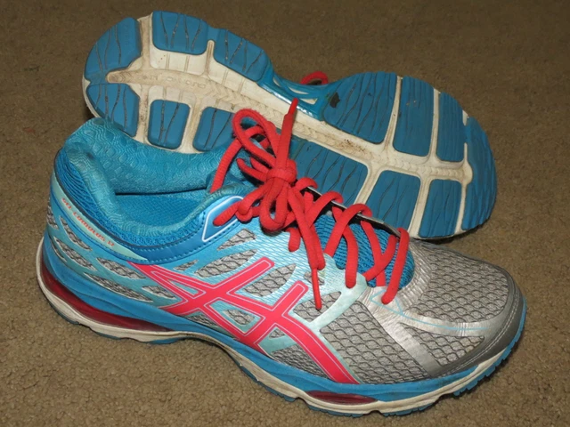 VGC Asics Gel Cumulus 17 running / tennis shoes - womens 8.5