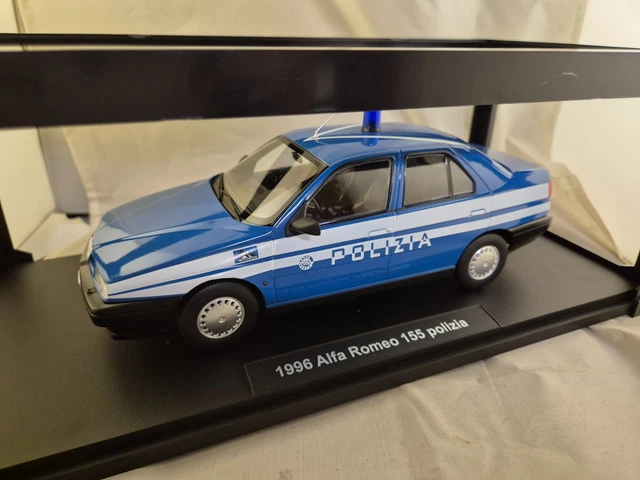 Triple9 1:18 Alfa Romeo 155 policía Año de construcción 1996 azul