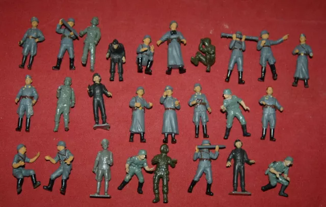 Konvolut alte Soldaten Figuren Kunststoff Spielzeug Modellbau WK Soldat Militär