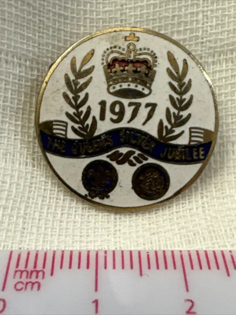 Vintage Enamel 1977 The Queens Silver Jubilee Girl Guides Badge