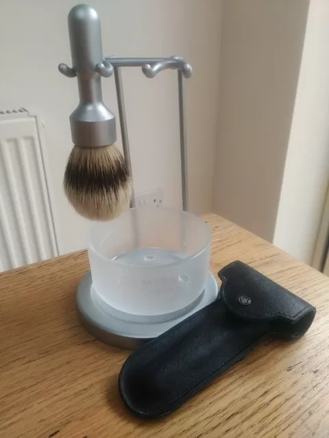 Merkur Shaving Set FUTUR 750 & Leather Case. No Razor