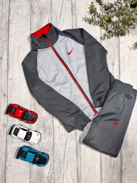 Boys Nike full tracksuit Age 3-4