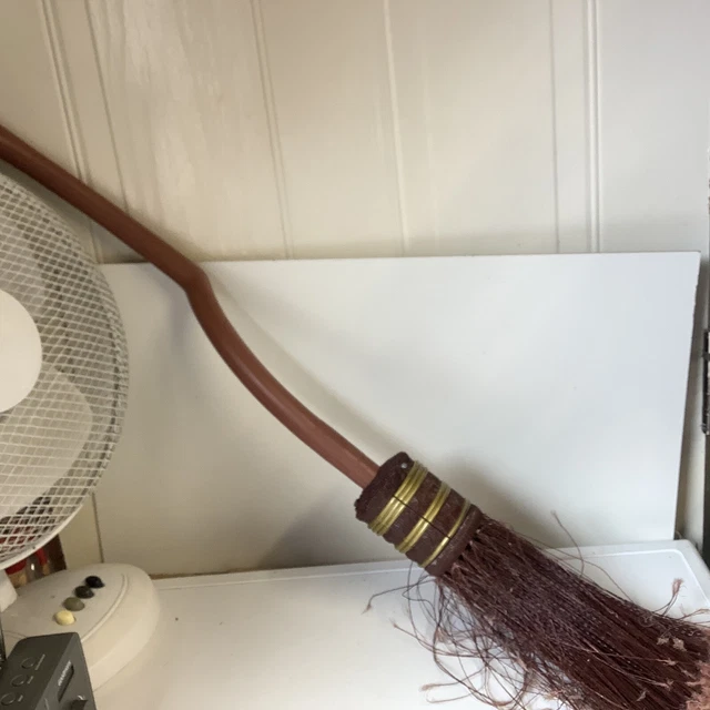 HARRY POTTER VINTAGE Nimbus 2000 Quidditch Vibrating Broomstick 2001