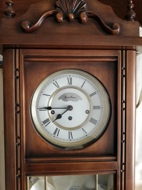 JVD Orologio A Pendolo Da Parete In Legno Di Quercia – Movimento Al Quarzo Con Suoneria Westminster, Esclusione Notturna, 69x25.5x12.5 Cm, Colore Noce Scuro