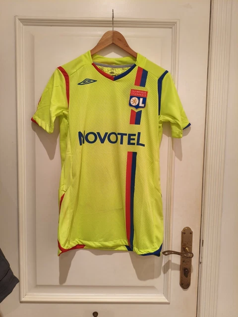 Le Dernier Maillot De Karim Benzema En équipe De France Est Mis Aux Encheres