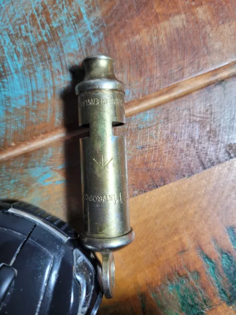 Original antiquarische Bobby Pfeife Polizei Militär Whistle mit Krähenfuß The Me