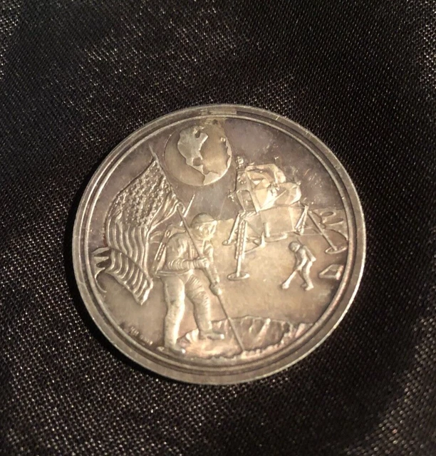medaille apollo 11 landing on the moon 2