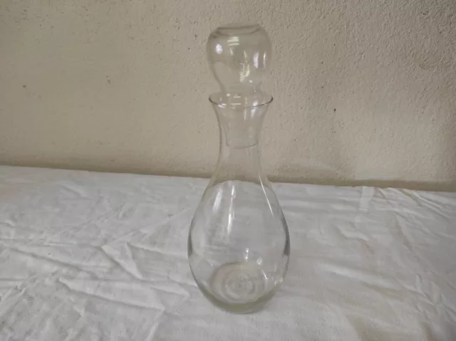 Ancienne Carafe en verre avec son bouchon " le savour club "