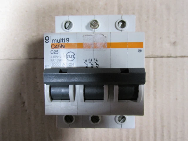 Disjoncteur MODULE 9 P25M 1A MERLIN GERIN Référence 21104 - Occasion Fonctionnel