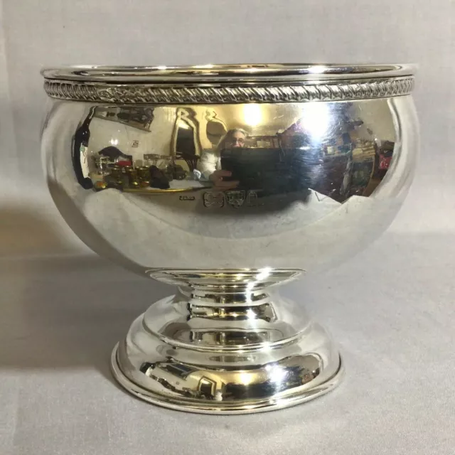 1921 J & R Griffin Chester Ciotola di rose in argento massiccio. 150,66 g