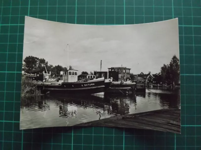 AK /DDR- Schiffe: USEDOM - Am Hafen mit Schlepper  " SATURN ".