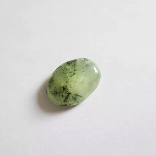 Préhnite cabochon pierre fine 17x12x5mm gemme multicolore reiki chakra plexus
